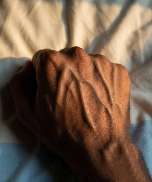 Visible Hand Veins Explained: Why They Appear, From Low Body Fat, Genetics, Exercise, Heat, and Hydration Changes, and When They Are Normal or Rarely a Sign of Medical Concern, Offering Reassurance That Prominent Veins Are Usually Harmless Physical Traits While Highlighting Simple Lifestyle Factors That Influence Their Appearance Over Time Naturally and safely understood today